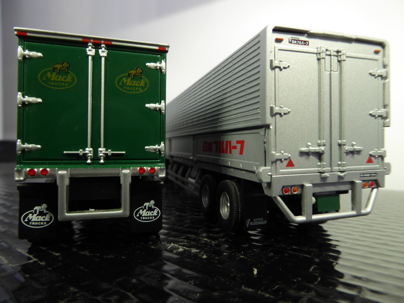 Illustration for article titled Hot Sixty 4th: Truckin' Thursday with Tomica Trailer